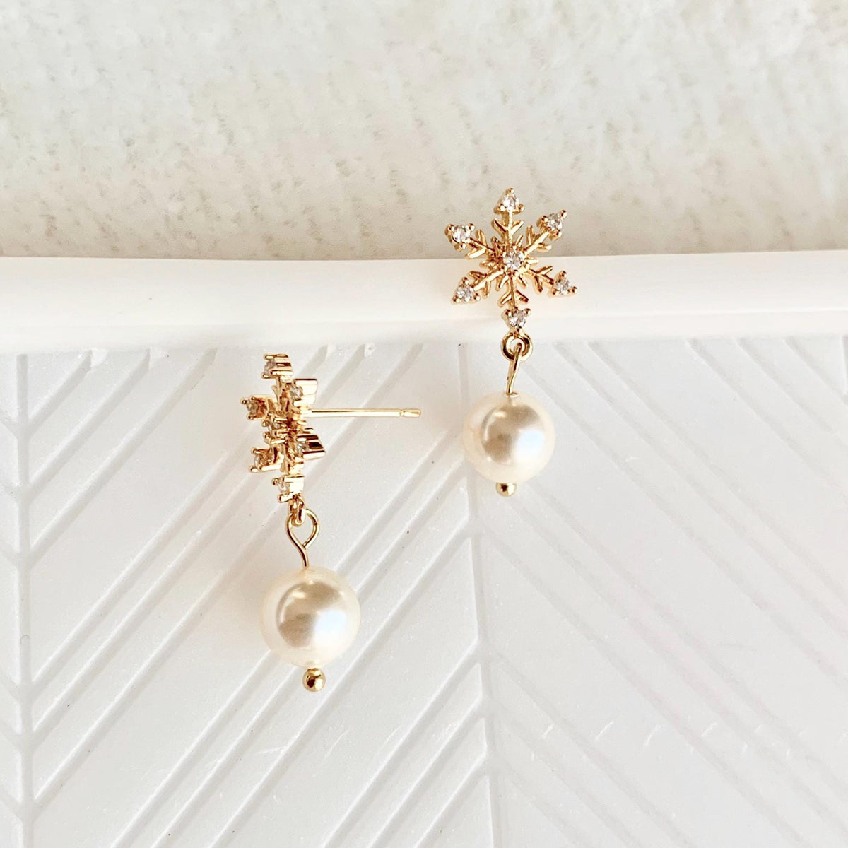 PEARL SNOWFLAKE EARRINGS | 18k gold snowflake post earrings | holiday pearl dangle earrings | chic Christmas earrings | sparkly snowflakes