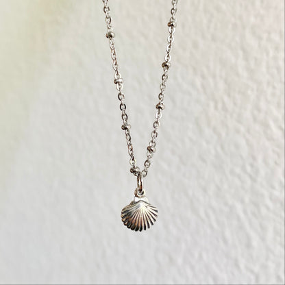 SILVER SEASHELL NECKLACE