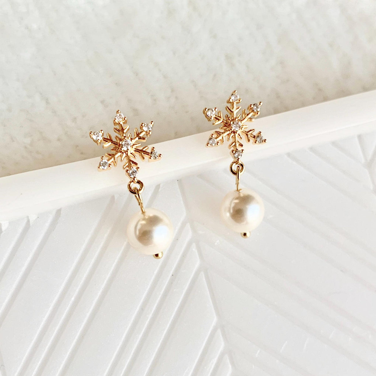 PEARL SNOWFLAKE EARRINGS | 18k gold snowflake post earrings | holiday pearl dangle earrings | chic Christmas earrings | sparkly snowflakes