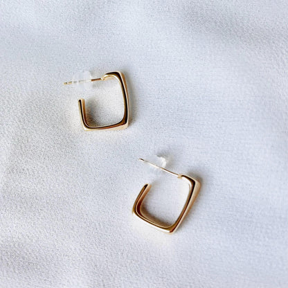 CHIC SQUARE HOOPS | 18k gold coated | stud hoop earrings | sensitive skin hoops | everyday earrings | geometric hoops | gold square hoops