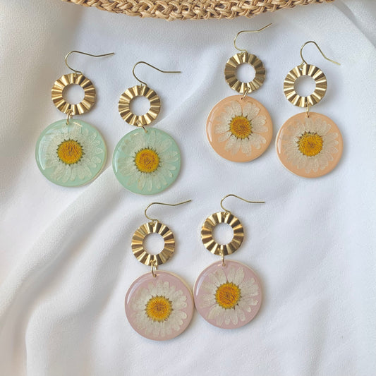 PRESSED DAISY EARRINGS - GOLD